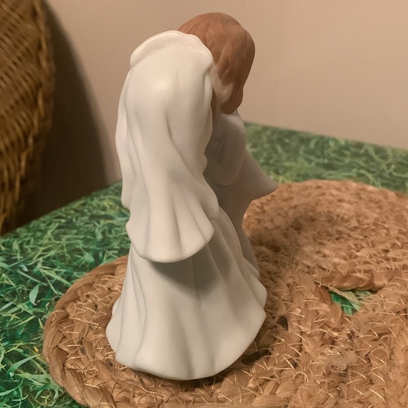 Lefton, vintage bride and groom kissing statue, EUC - Picture 3 of 14